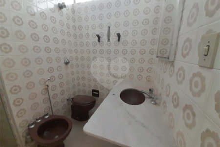 Casa Disponível para Venda ou Locação na Vila Nery – Ideal para Residência ou Comércio
