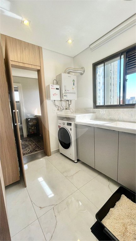 Cobertura à venda na Aclimação de 300m² com 2 vagas.
