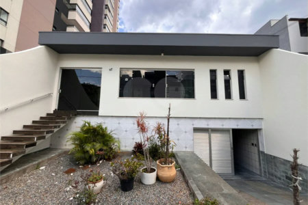 Casa com 367m², 3 dormitórios, 9 vagas, à venda na Vila Santa Teresa - Sto André.