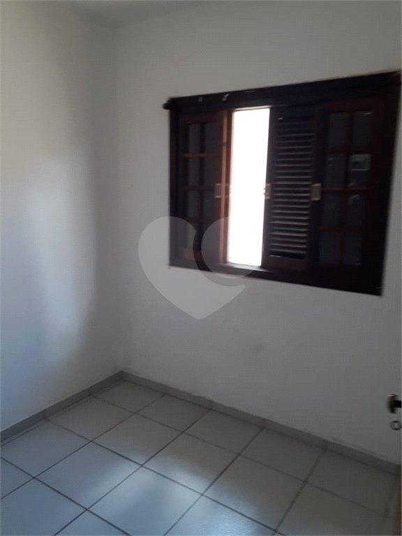 Sobrado com 3 Quartos e 3 banheiros à Venda, 180 m² por R$ 680.000