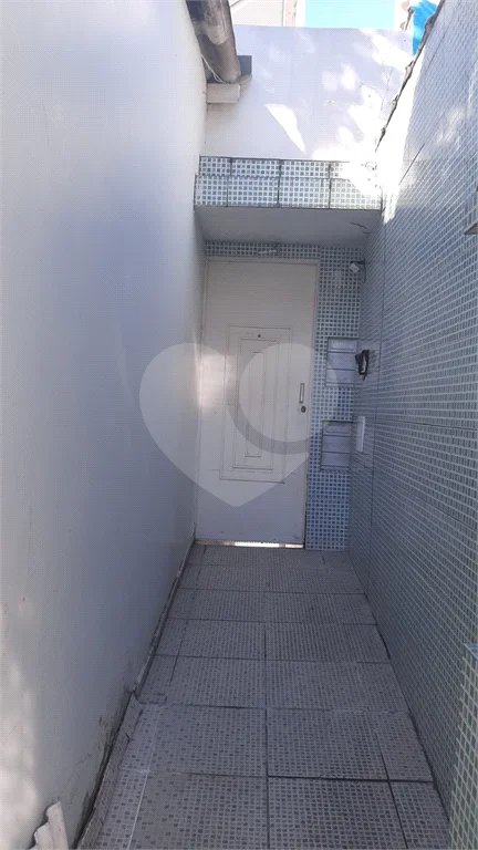 Casa comercial Ampla em frente ao Colégio Salesiano com 3 Salas, 1 Copa e Banheiro na Sobreloja em Santa Terezinha-Sp