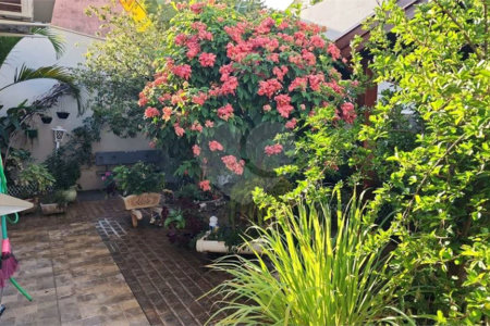 Casa térrea no Jardim Hikare