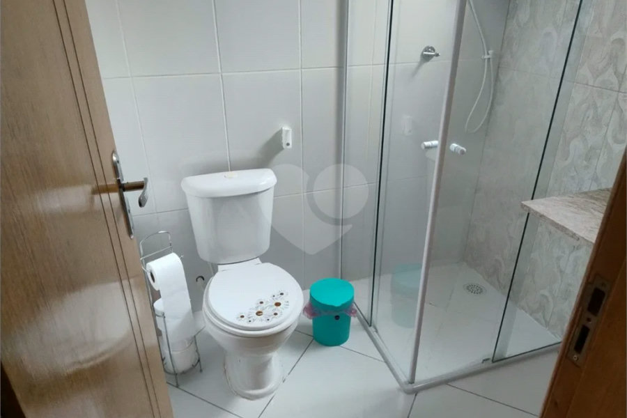 Vende-se Sobrado com 2 Suítes em Condomínio Fechado – Vila Ré