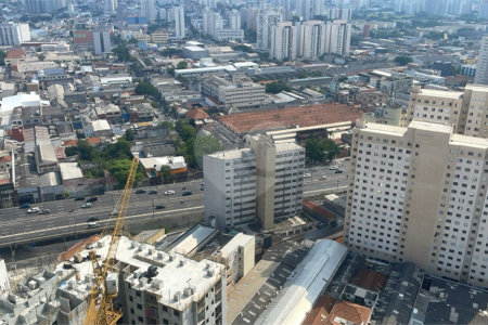 Apartamento á venda no 31o. andar com 126,53m2 COM VISTA PANORÂMICA PERMANENTE para a SERRA DA CANTAREIRA E PAULISTA, com 3 suítes e 2 vagas, Condomínio Clube,próximo do metro Brás. Estuda Proposta