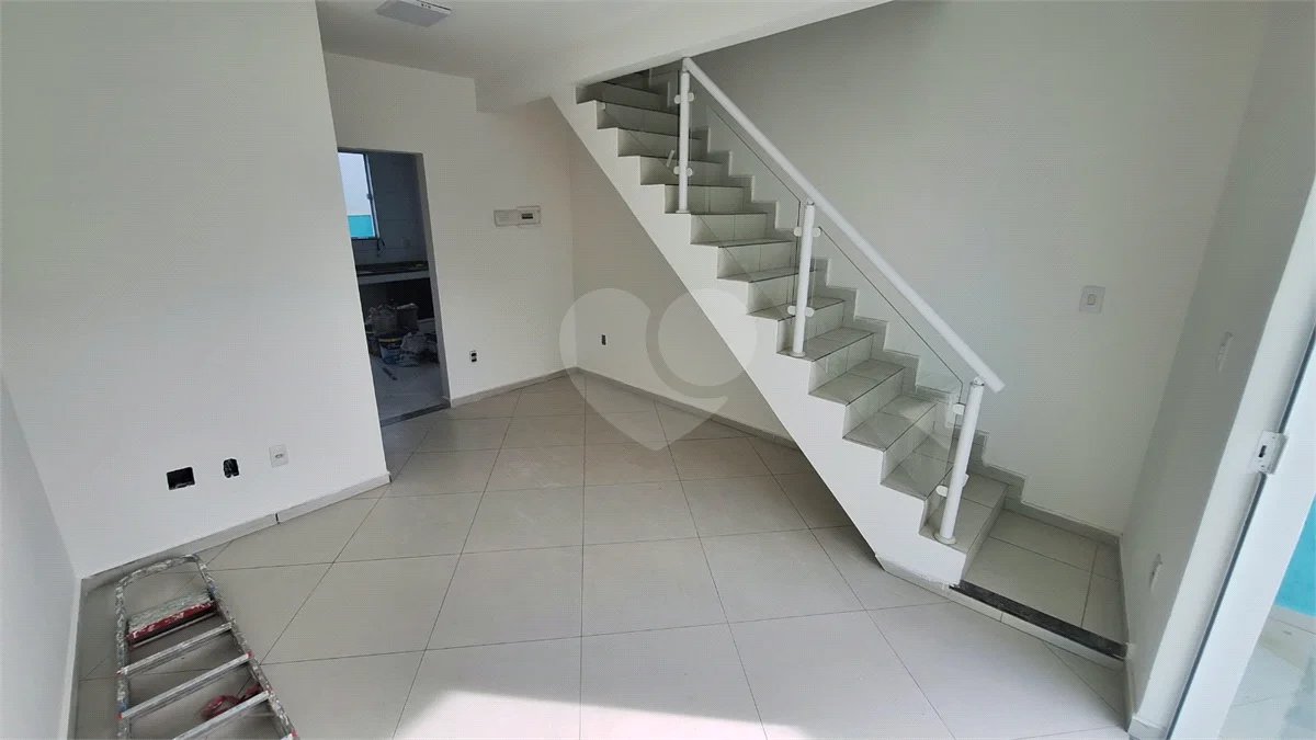 Excelente Casa Duplex | 2 Suítes | Garagem Subterrânea | Próxima ao West Shopping