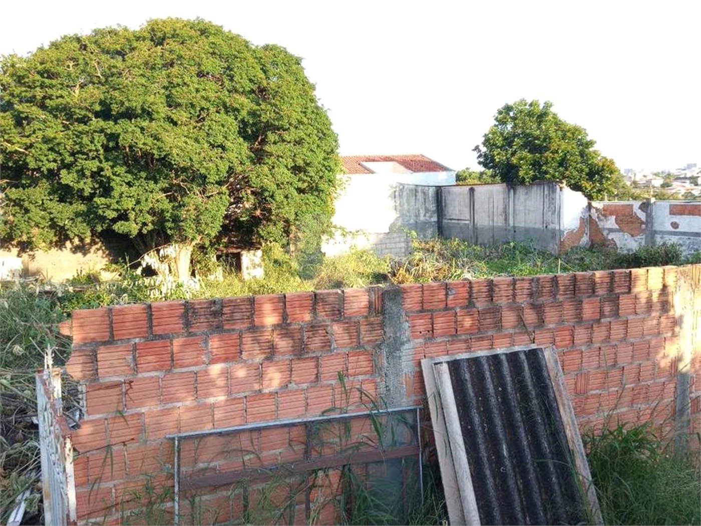 Terreno com 942,00 m² .