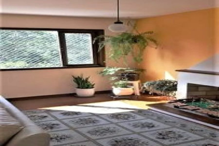 Sobrado com 4 quartos sendo 2 suítes, lareira e 2 vagas de garagem no Jardim Olympia/Butantã