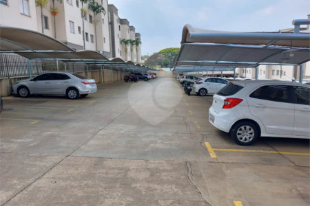 Apartamento no Condomínio Mont Vernon .