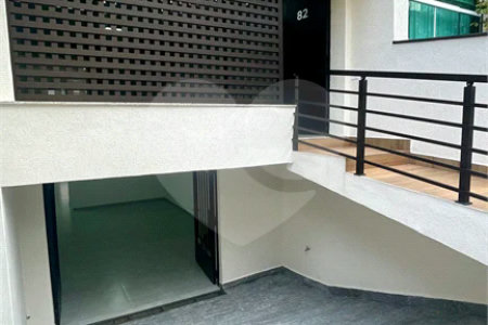 Sobrado com 3 andares, 350 m², 6 quartos, 2 suítes e 5 vagas para locação no Jardim Anália Franco!