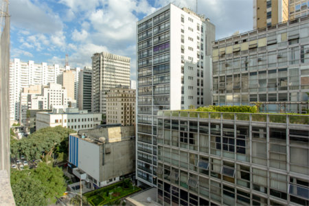 Apto Reformado prox à Av.Paulista - 230m2 /4 Suítes + Escritório/3 Vagas de garagem
