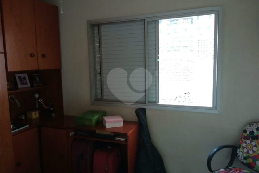 Lindo apartamento, muito bem conservado, com bom espaço interno.