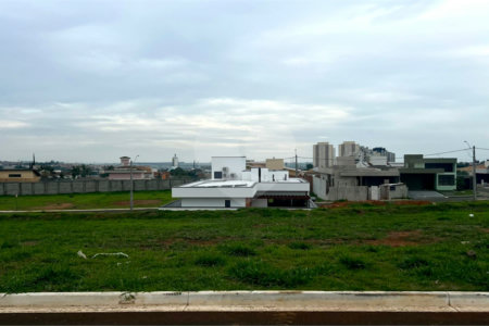 Terreno a venda no Condomínio Monte das Araucárias