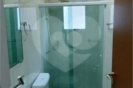 Casa á venda com 230m², 4 dorms, 2 suítes e 4 vagas na Vila Clementino. Estuda permuta.