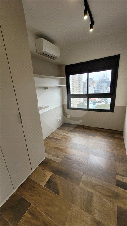 Apartamento de 2 quartos mobiliado à venda no Paraíso