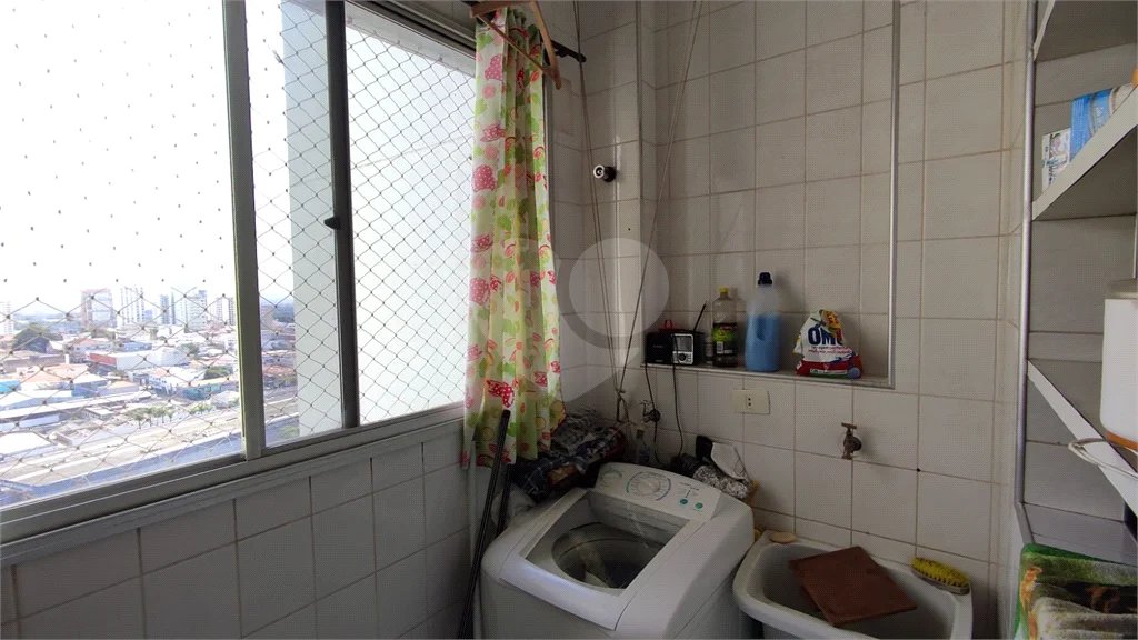 Vende-se apartamento de dois dormitórios no Edifício Marseille, no Centro de Piracicaba;