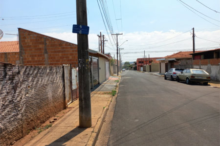 Terreno com 250,00 m² de área total.