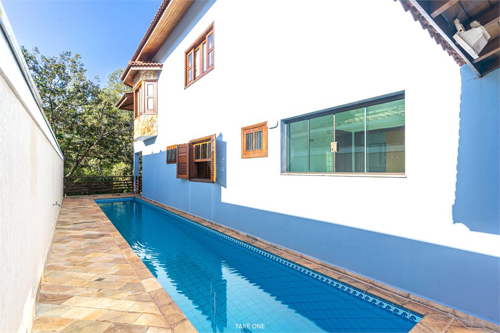 Belíssimo sobrado com piscina aquecida no Condomínio Villagio Capriccio - Louveira SP.