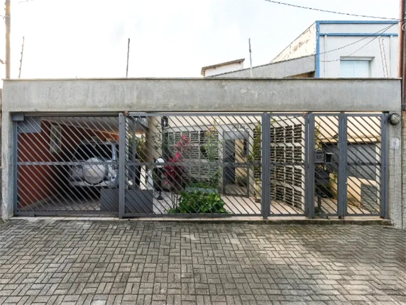 Casa a venda no Planalto Paulista, 2 suítes, 4 vagas, 230 m², quintal e localização privilegiada