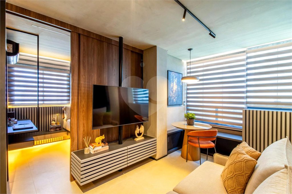 Apartamento de 33m2 com 1 dorm, 1 banheiro. Estuda permuta.