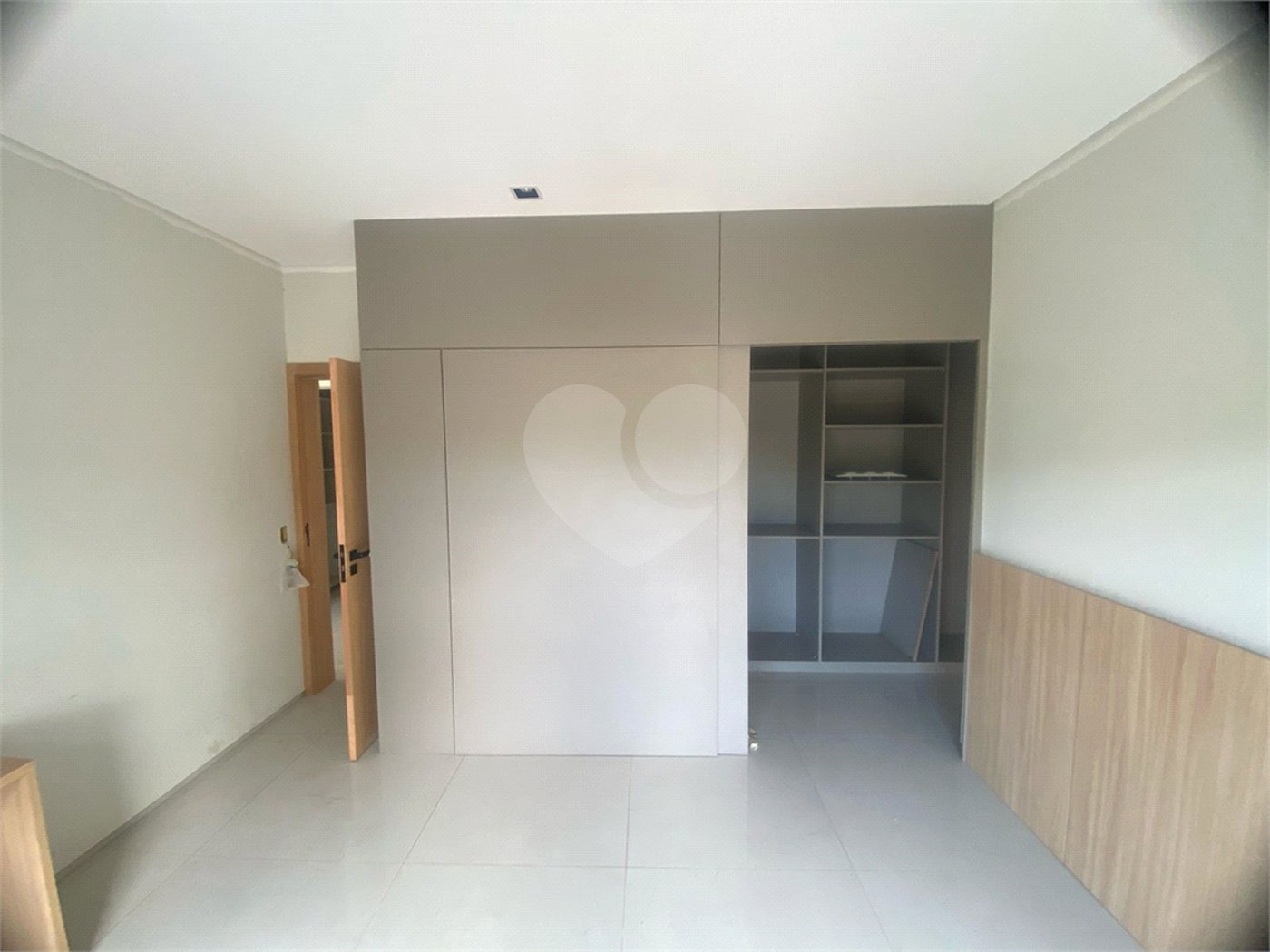 Casa à Venda no Condomínio Damha III