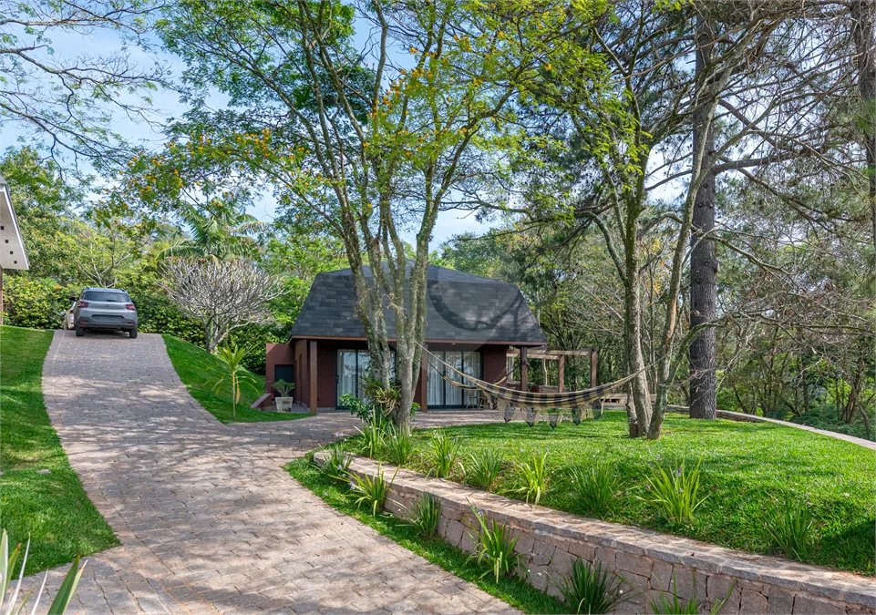 Casa à venda com 4 suítes no condomínio Vale da Santa Fé, Vinhedo - SP