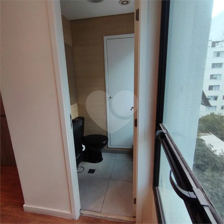 Sala comercial na Oscar Freire à venda Sala coml à venda na Oscar Freire OPORTUNIDADE Sala coml esquina. Rebouças