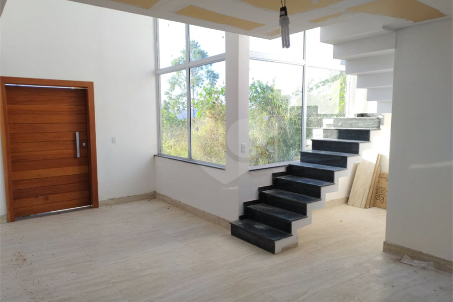 Casa nova na Serra da Cantareira com 3 suítes