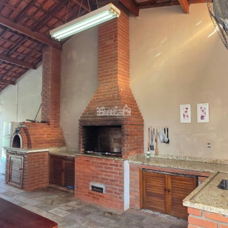 Casa à venda com 4 quartos, sendo 2 suítes, em Vila Petrópolis, Atibaia, SP