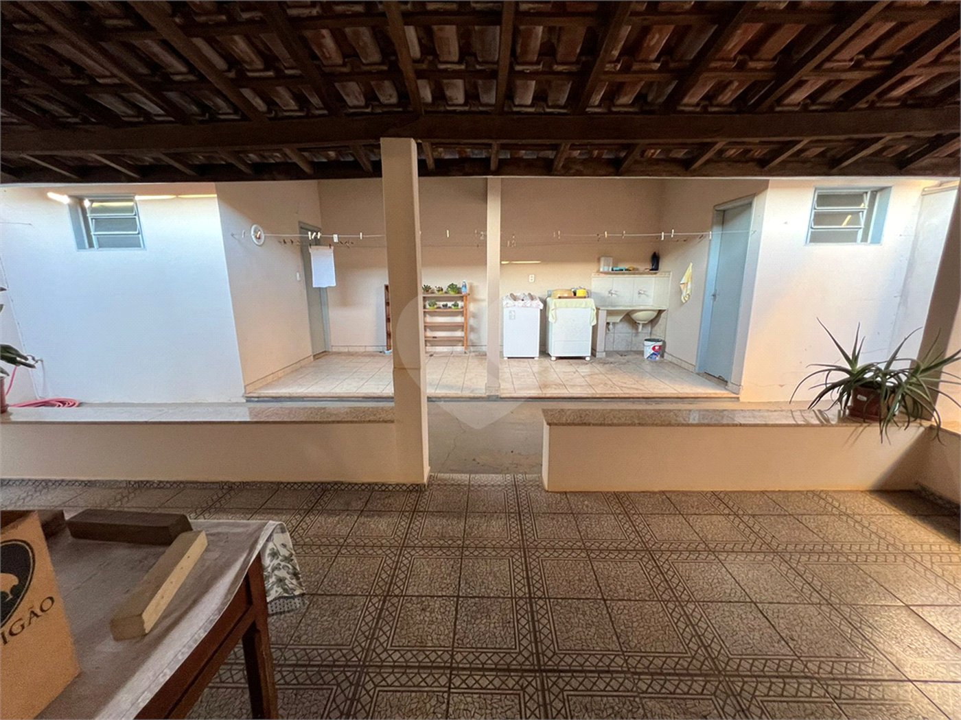 Ampla casa no condomÍnio Parque Fehr, contendo: