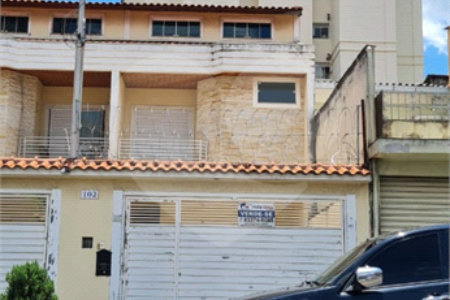 Sobrado a venda no Ipiranga de 220m² com 4 suítes e 2 vagas.Estuda permuta.