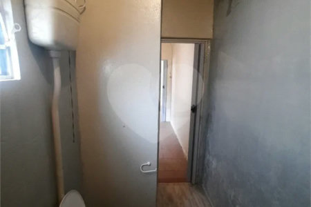 Jardim Morada do Sol- casa de vila- frente- sem vaga de garagem,(garagem pra moto,) - 1 dormitório, wc, cozinha, lavanderia - R$ 1000,00- com iptu- aceita 03 caução, fiador, 08 titulo de capitalização, obs - água e energia compartilhada, Ótima localização, próxima ao distrito i