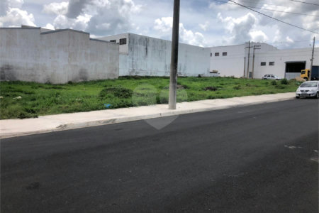 Terreno de 1.322,60 m² a 150 m da Av. Getulio Vargas