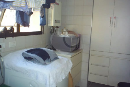 Apartamento á venda na Vila Olímpia de 156m² com 3 dormitórios, 1 suíte e 2 vagas.