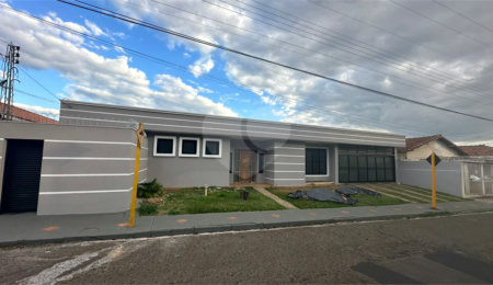 Casa Térrea à venda com 4 quartos, sendo 2 suítes,  no Centro, São Carlos, SP