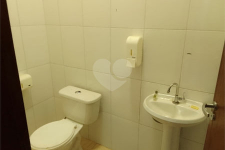Galpão Comercial à Venda ou Locação – Rua 9 de Julho – Espaço Versátil e Arborizado