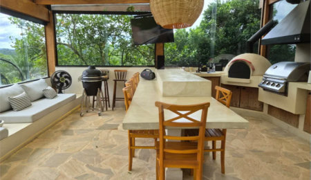 Casa à venda com 3 suítes no condomínio Suíça da Cantareira, Mairiporã - SP