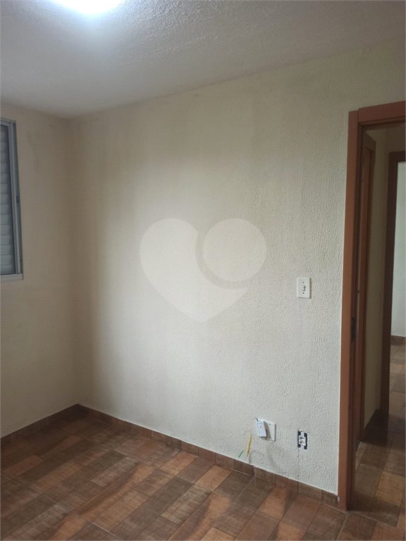 Apartamento no térreo, localizado no Condomínio Residencial Monte Everest