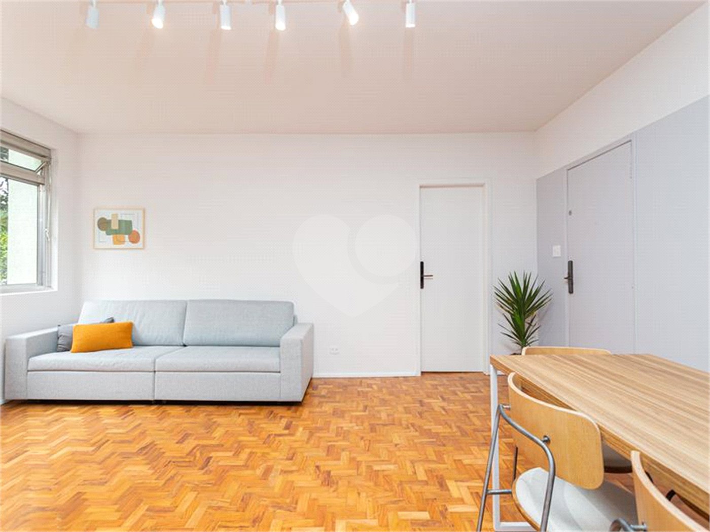 Excelente oportunidade para reformar e ficar com o apartamento dos seus sonhos!
