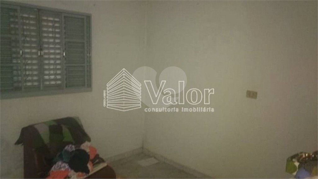 Casa térrea com 2 dormitórios.