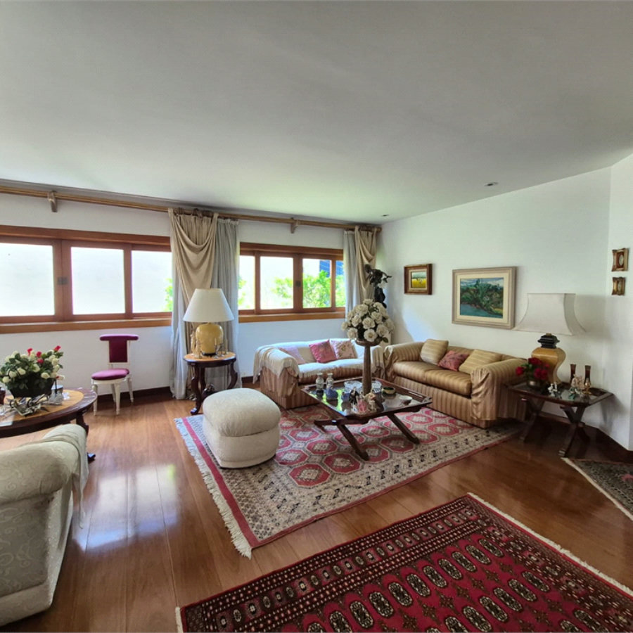 Casa de Vila à venda ou para alugar com 4 quartos, sendo 2 suítes, em Jardim Leonor, São Paulo, SP