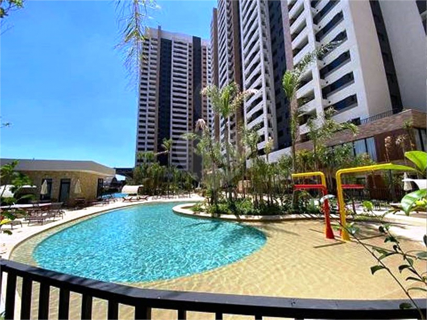 Magnífica Cobertura Penthouse à venda no condomínio Piscine Resort.