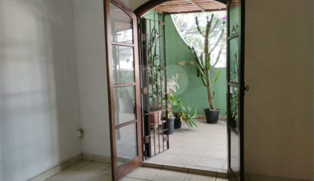 Vende-se sobrado de 3 andares na Vila Santa Catarina
