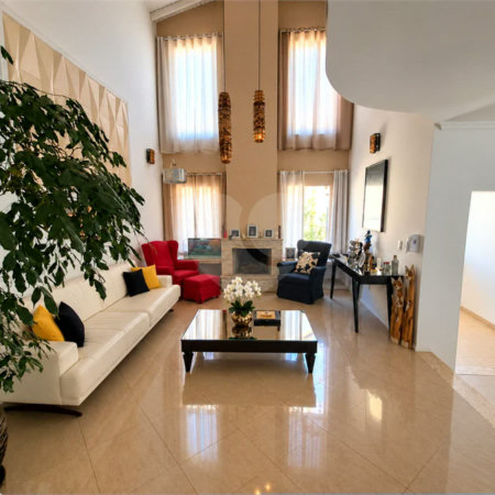 Casa à venda no Condomínio Estância Marambaia, Vinhedo | 3 suítes, piscina e terreno de 810 m²