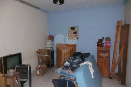 Casa térrea com piscina no Residencial Samambaia.