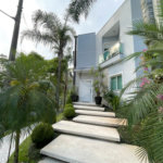Casa com 4 quartos em condomínio fechado com piscina