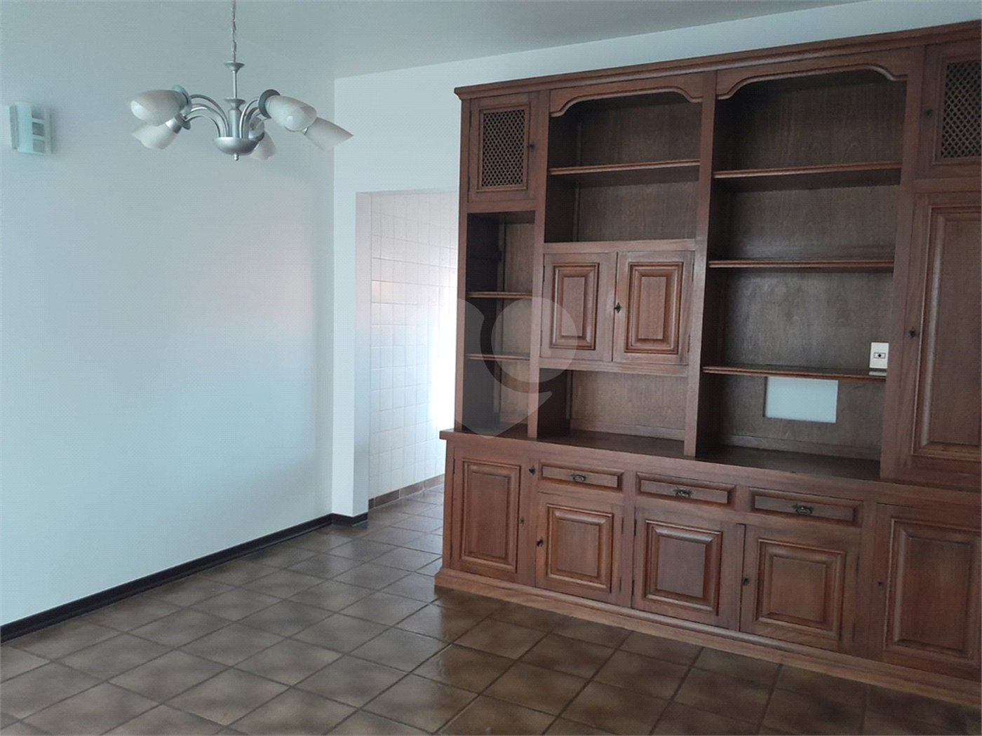 Linda casa para venda / Locação em bairro nobre