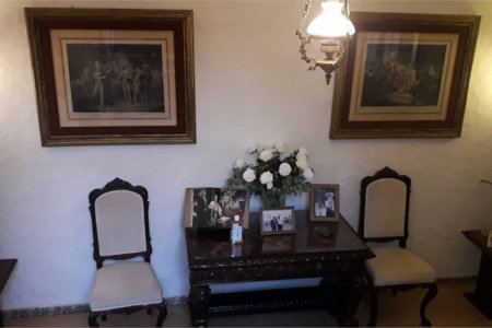 Sobrado em estilo Tudor com edícula independente à venda –