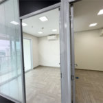 Sala para locação Domo Business 101 m - 2 vagas - Sala com divisórias, ar condicionado e banheiro.