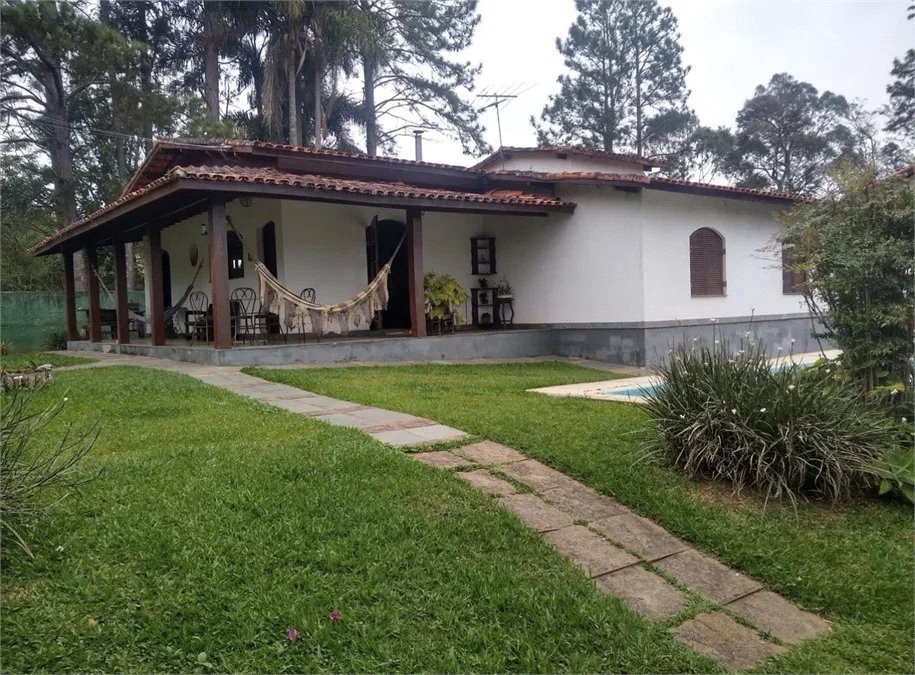 Excelente oportunidade de venda em condomínio fechado.