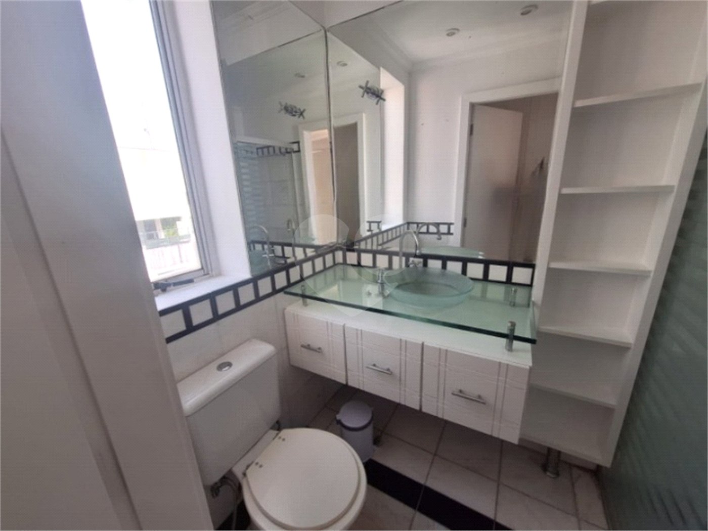 Apartamento para locação com 2 dormitórios, sendo 1 suíte com 02 vagas, totalmente climatizado nos 3 ambientes